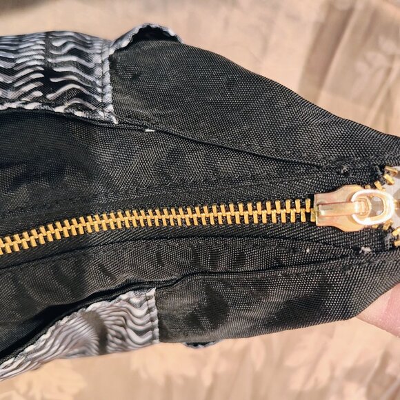 Baggallini Hobo Black/White Illusion Shoulder Handbag, Used - Picture 5 of 13